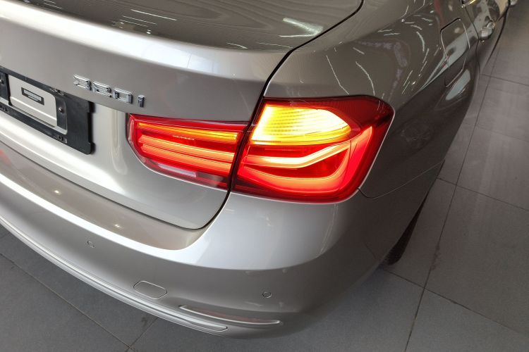 宝马3系 2016款 320i 时尚型车身外观6006