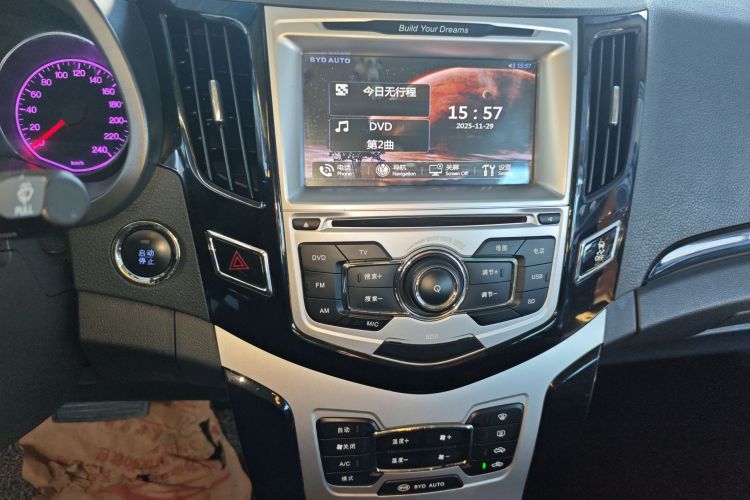 比亚迪 速锐 2014款 1.5TID 自动豪华型中控内饰16