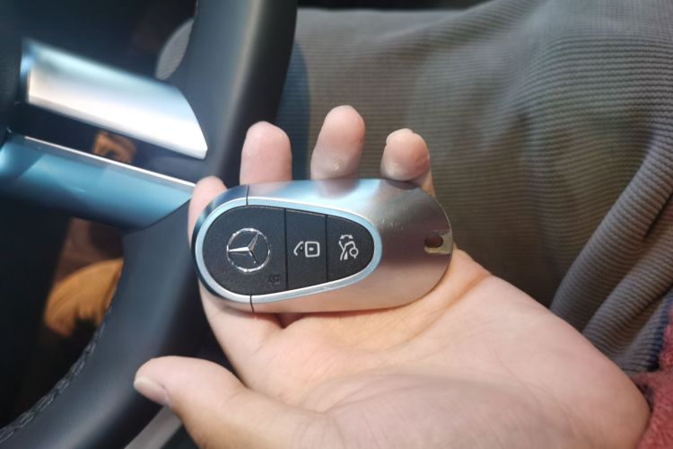 奔驰C级 2023款 改款二 C 260 L 运动版中控内饰11