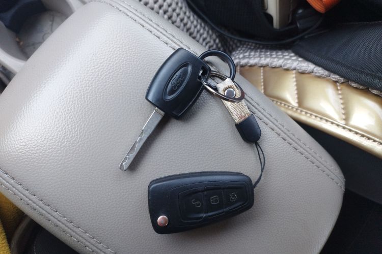 福特 福克斯 2012款 三厢 1.6L 手动舒适型中控内饰11