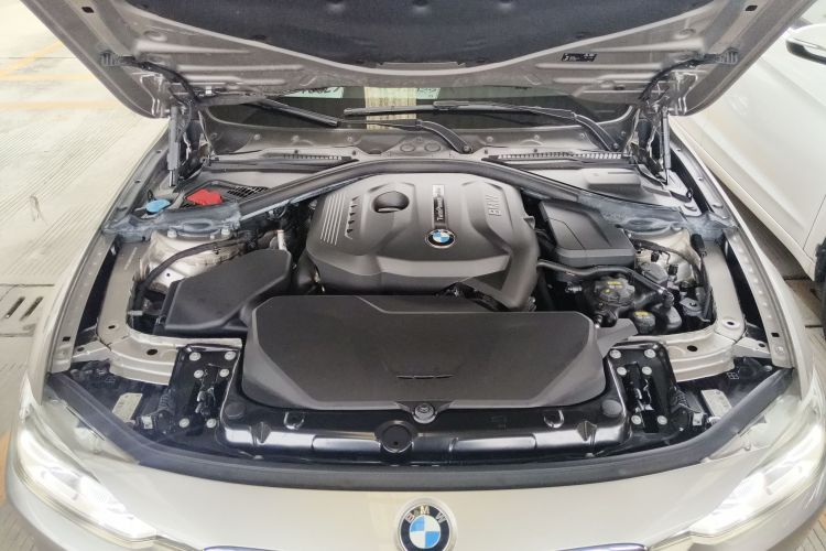 宝马3系 2017款 320Li 时尚型机舱底盘24