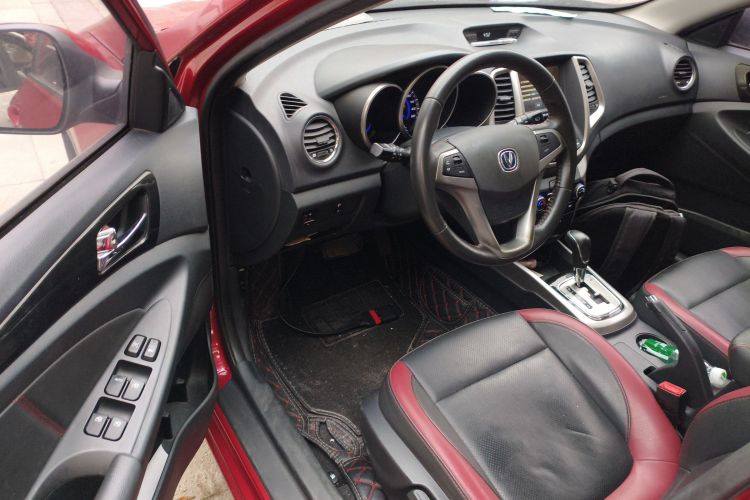 长安 逸动 2013款 1.6L 自动俊酷型 国IV中控内饰7003