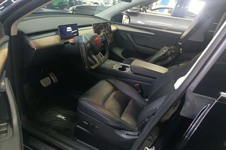 特斯拉 Model Y 2021款 Performance高性能全轮驱动版中控内饰7003