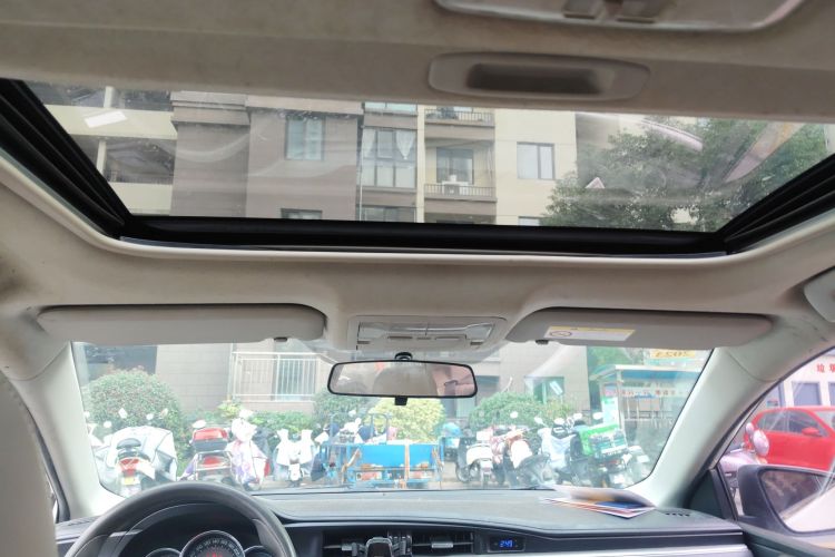 丰田 雷凌 2014款 1.6G 手动精英版中控内饰22