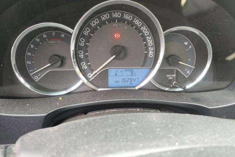 丰田 雷凌 2014款 1.6G 手动精英版中控内饰15