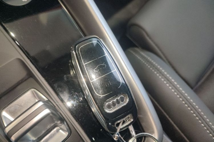 奥迪A3 2024款 A3L Limousine 35 TFSI 时尚运动型中控内饰11