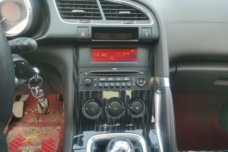 标致3008 2015款 2.0L 手动经典版中控内饰16