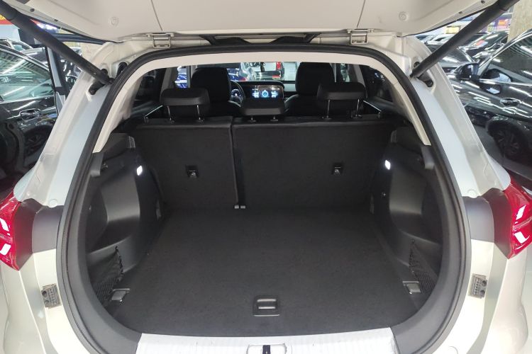 红旗HS5 2022款 改款 2.0T 智联旗享版机舱底盘23