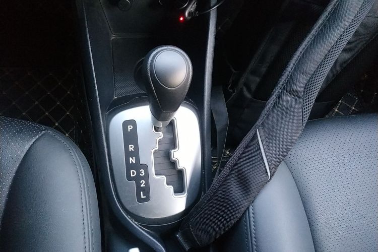 起亚K2 2015款 三厢 1.4L AT GLS局部细节18