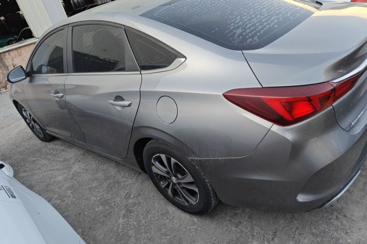 长安 逸动 2020款 PLUS 1.6L GDI 自动豪华型车身外观6003