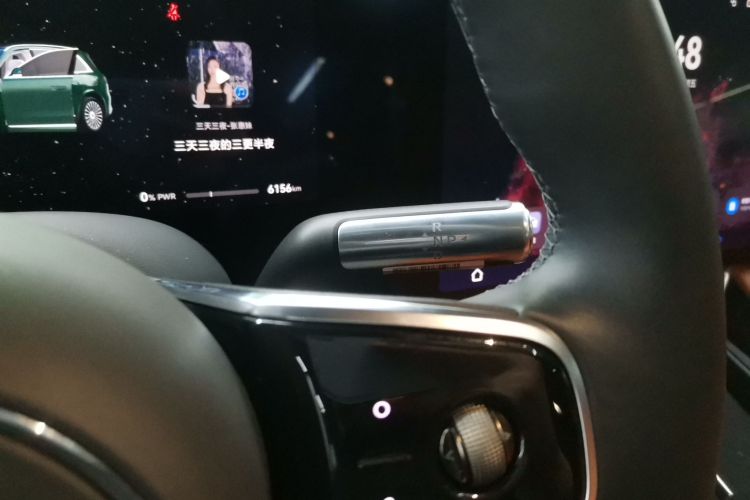 鸿蒙智行 问界M8 2025款 增程 Ultra版 53.4kWh 6座版局部细节18