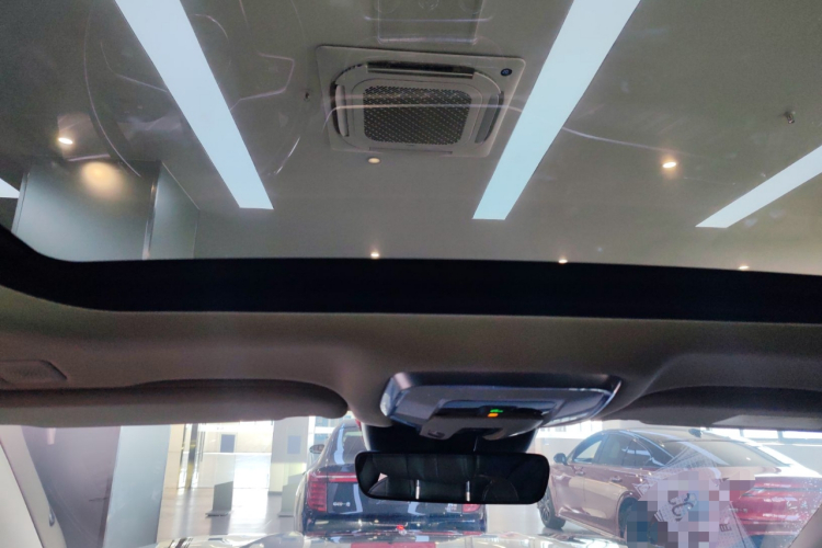 红旗H9 2022款 2.0T 智联旗享版中控内饰22