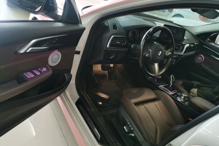 宝马1系 2022款 125i M运动曜夜版中控内饰20