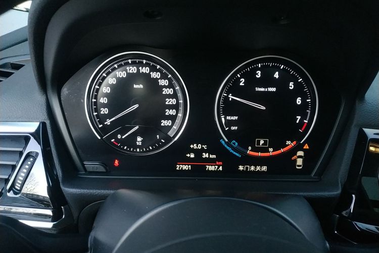 宝马1系 2021款 改款 125i M运动曜夜版局部细节14