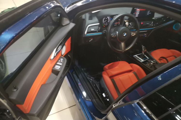 宝马1系 2023款 125i M运动曜夜版中控内饰20