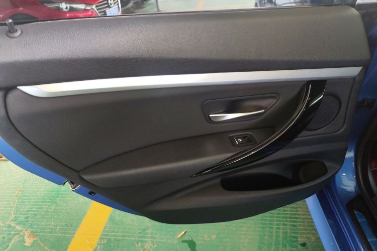 宝马3系GT 2020款 320i M运动套装中控内饰49