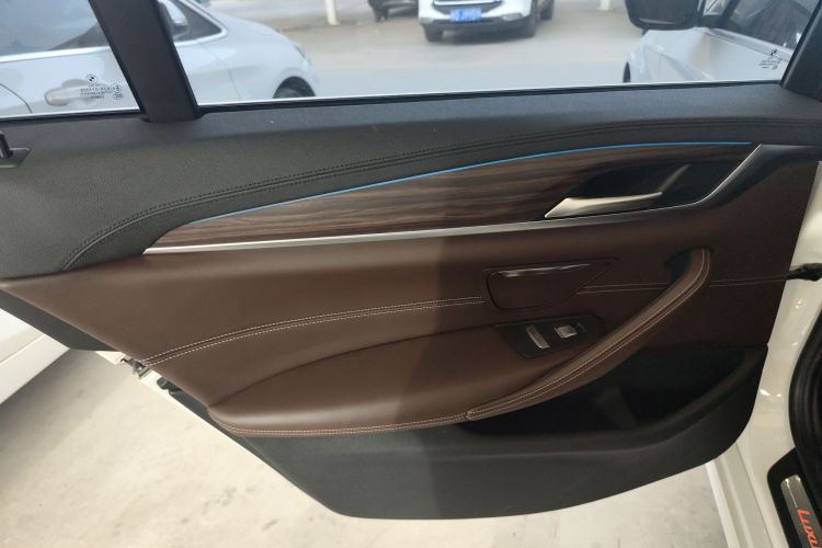 宝马5系 2019款 改款 530Li 领先型 豪华套装中控内饰49