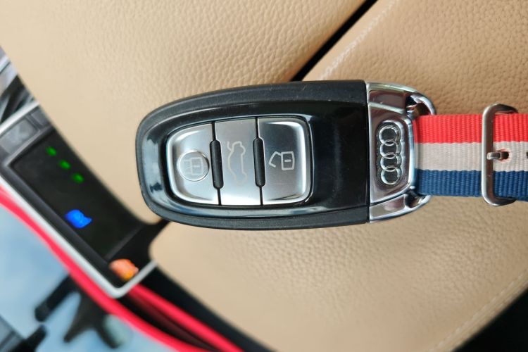 奥迪A8 2013款 A8L 45 TFSI quattro舒适型中控内饰7001