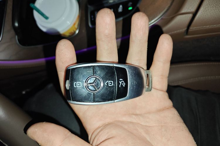 奔驰E级 2020款 改款 E 300 L 殊享版中控内饰7001