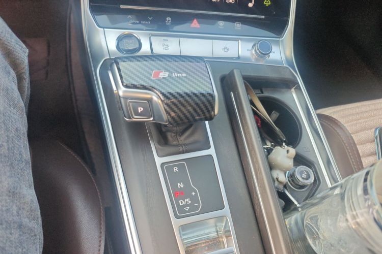 奥迪A6L 2024款 45 TFSI quattro 臻选动感型中控内饰18