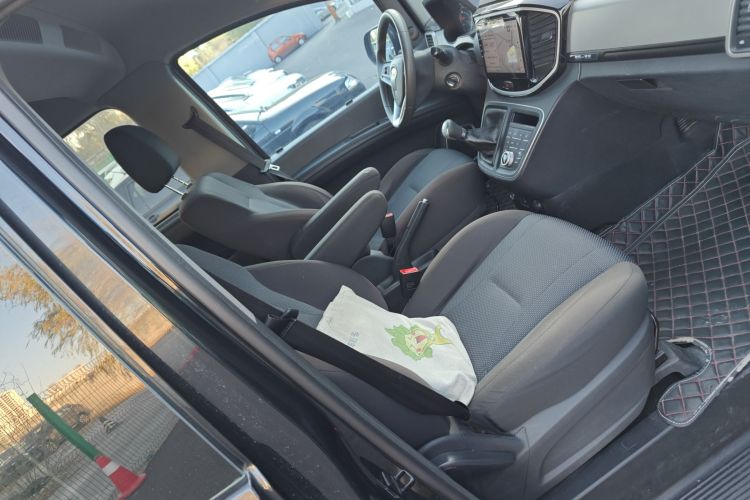 江淮瑞风 瑞风M4 2019款 商旅系列 2.0L 手动速运版 国VI局部细节41