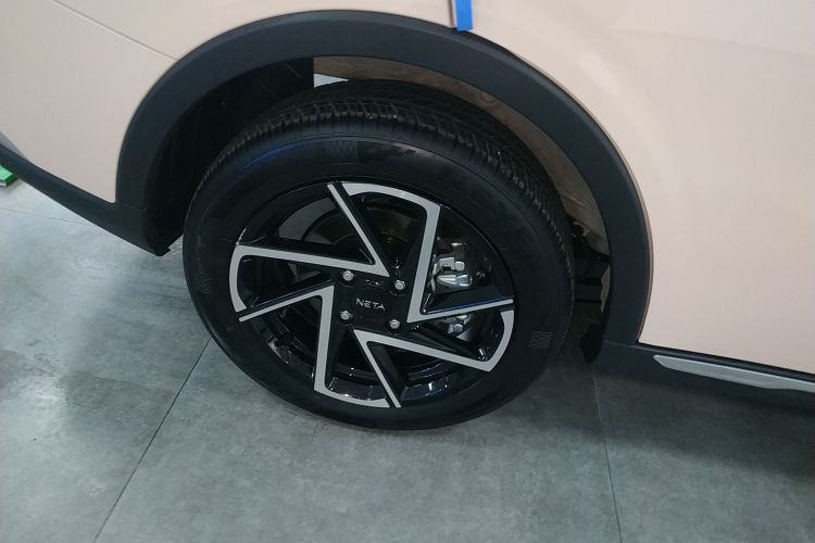 哪吒汽车 哪吒AYA 2023款 401 Lite车身外观6008