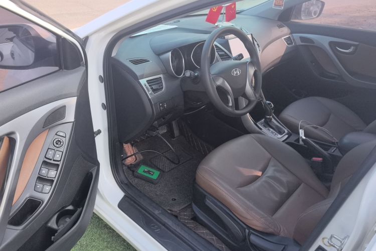 现代 朗动 2015款 1.6L 自动领先型中控内饰20