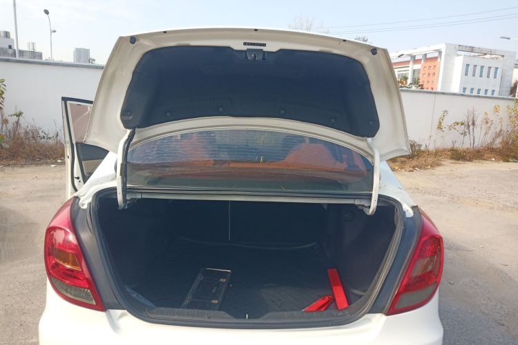 广汽传祺 传祺GA3S视界 2014款 1.6L 自动豪华ESP版机舱底盘23