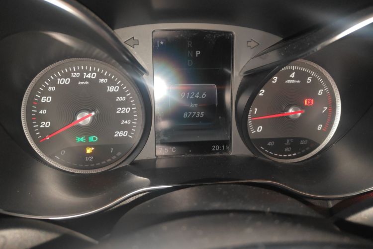 奔驰C级 2018款 C 200 运动版中控内饰15