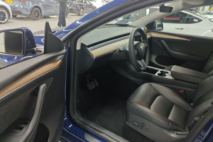 特斯拉 Model Y 2021款 长续航全轮驱动版中控内饰20
