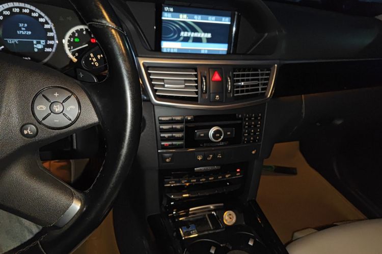 奔驰E级(进口) 2009款 E 300 时尚型中控内饰16