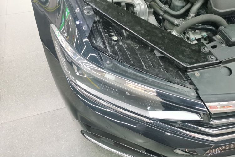 大众 迈腾 2023款 200万辆纪念版 380TSI DSG旗舰型车身外观8