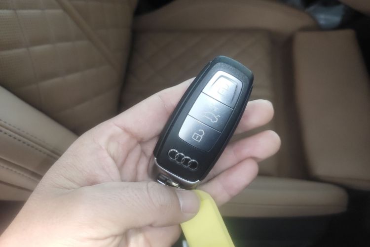 奥迪Q6 2024款 45 TFSI quattro 齐云型 羽林套装 6座中控内饰11