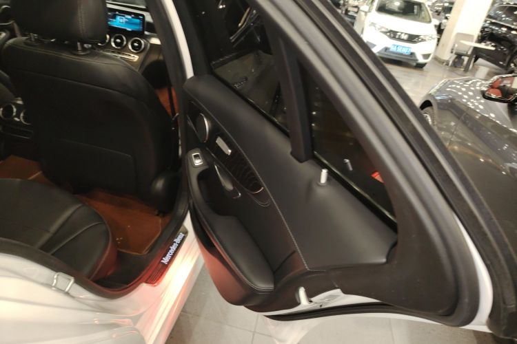 奔驰C级 2019款 改款 C 260 L 运动版中控内饰45