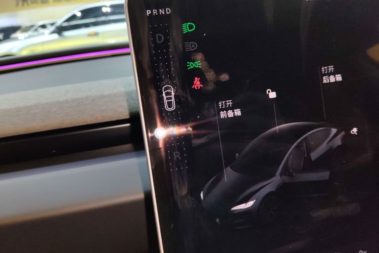 特斯拉 Model 3 2025款 后轮驱动版中控内饰18