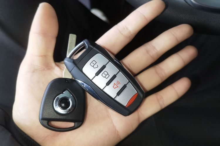 长城 炮 2023款 2.0T商用版自动柴油两驱精英型长箱GW4D20M中控内饰7001