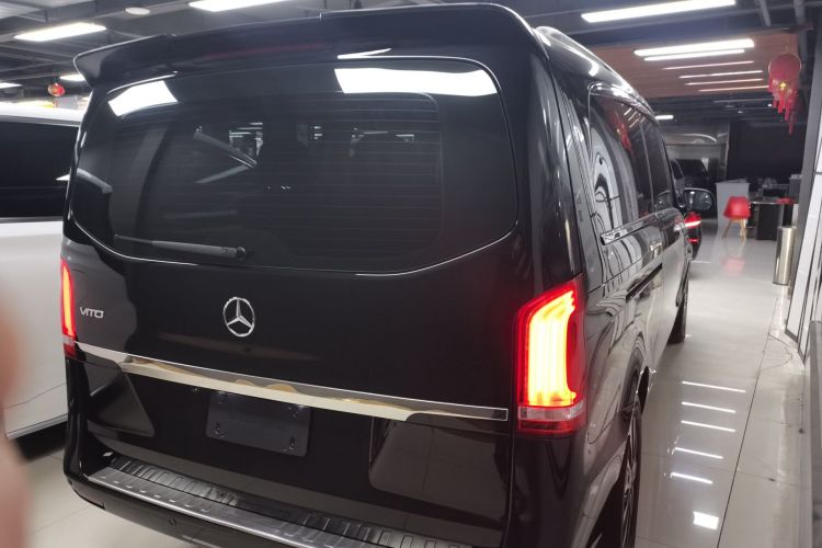 奔驰 威霆 2023款 2.0T 精英版 7座车身外观7