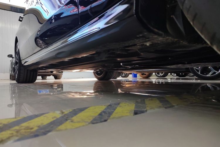 奔驰E级 2025款 改款 E 300 L 豪华型局部细节9001