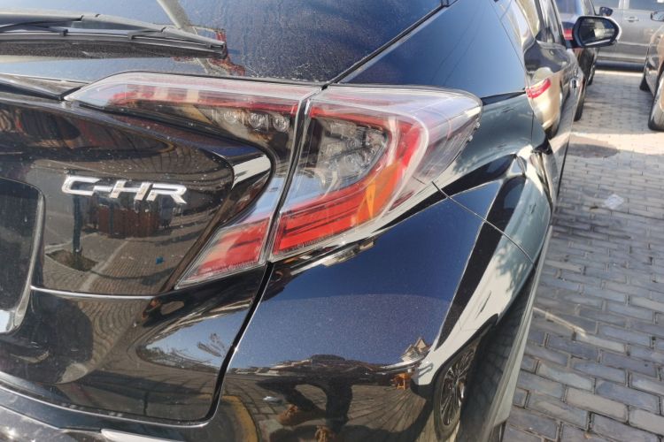 丰田C-HR 2018款 2.0L 旗舰版 国V车身外观9