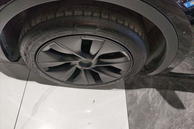 特斯拉 Model Y 2023款 后轮驱动版车身外观6002