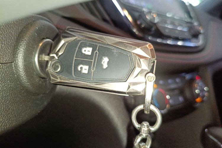 雪佛兰 科鲁泽 2020款 轻混 RS 330T 自动痛快版中控内饰7001