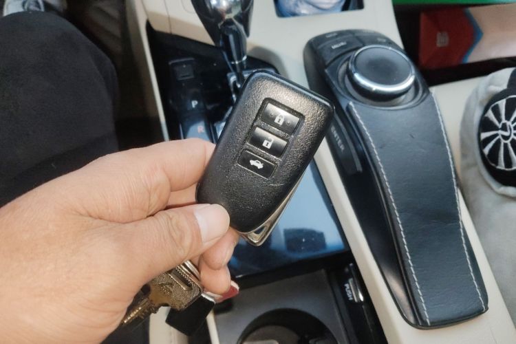 雷克萨斯ES 2013款 250 精英版中控内饰7001