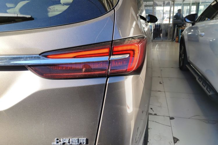 别克GL8 2023款 改款 陆上公务舱 豪华型车身外观6006