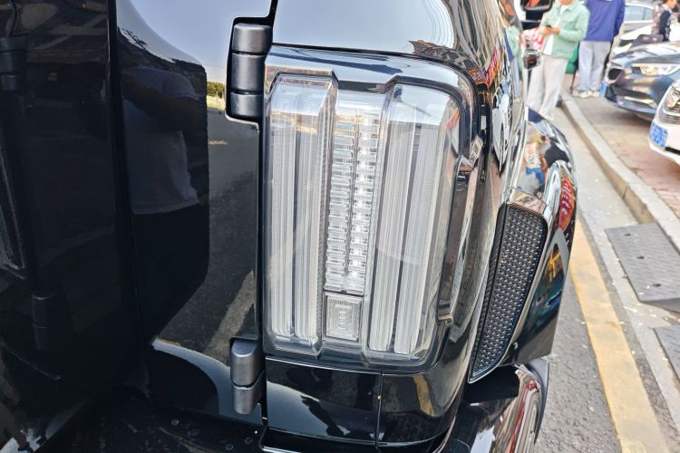 超境汽车 共创坦克300 2023款 2.0T 赛博骑士车身外观9