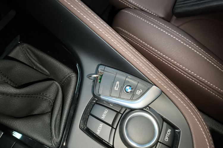 宝马X1 2019款 sDrive18Li 尊享型中控内饰7001