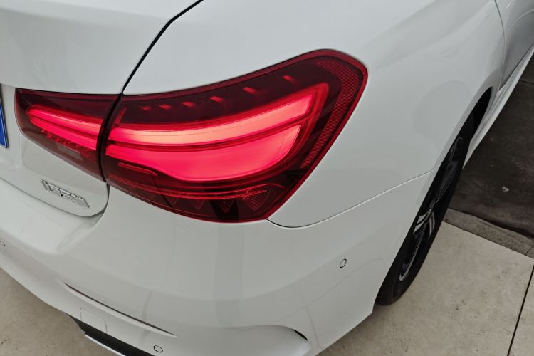 奔驰A级 2024款 改款 A 200 L 时尚型车身外观9