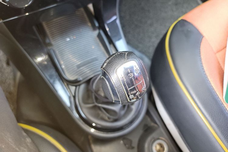 雪铁龙 世嘉 2013款 三厢 1.6L 手动品尚型中控内饰18