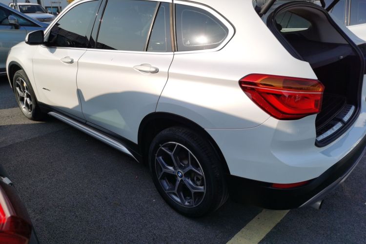 宝马X1 2018款 xDrive20Li 尊享型车身外观4