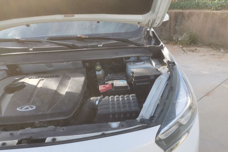 奇瑞 瑞虎7 2016款 2.0L CVT耀臻版机舱底盘26