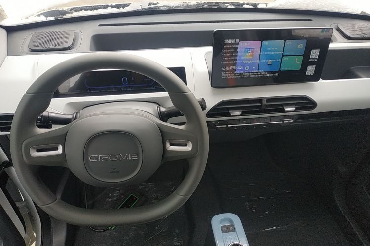 吉利银河 2024款 熊猫mini 200km 耐力熊中控内饰12